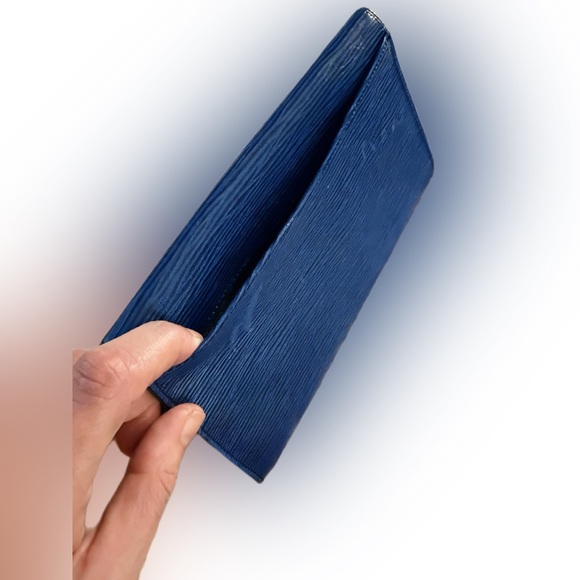 LOUIS VUITTON EPI Clutch - Picture 7 of 12